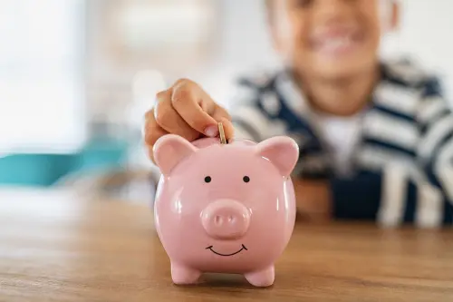 Ihre Finanzexpertinnen für Geldanlagen und finanzielle Unabhängigkeit Kleine Beiträge, große Möglichkeiten: Warum frühe Vorsorge für Kinder so wertvoll ist