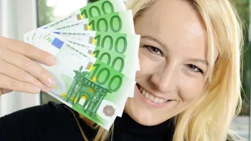 Ihre Finanzexpertinnen für Geldanlagen und finanzielle Unabhängigkeit Ihre Finanzexpertinnen für Geldanlagen und finanzielle Unabhängigkeit